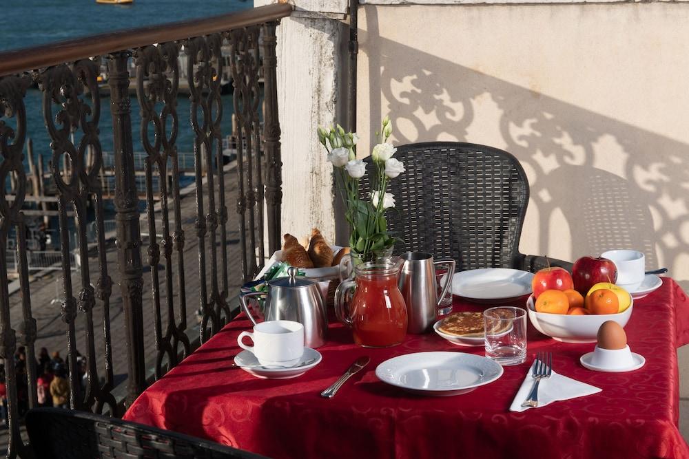 A Tribute To Music Residenza Hotel Venice Exterior photo